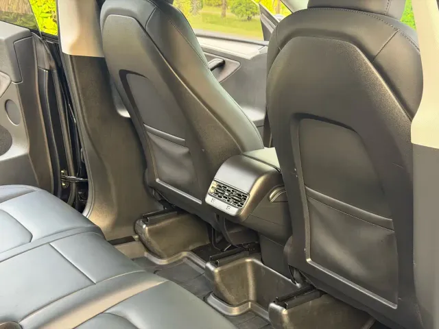 Tesla Model Y — Фото автомобиля 9