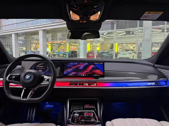 BMW i7 — Фото автомобиля 16