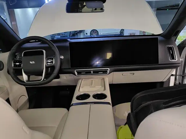 Li Auto Li Auto L6 2024 Pro — Фото автомобиля 9