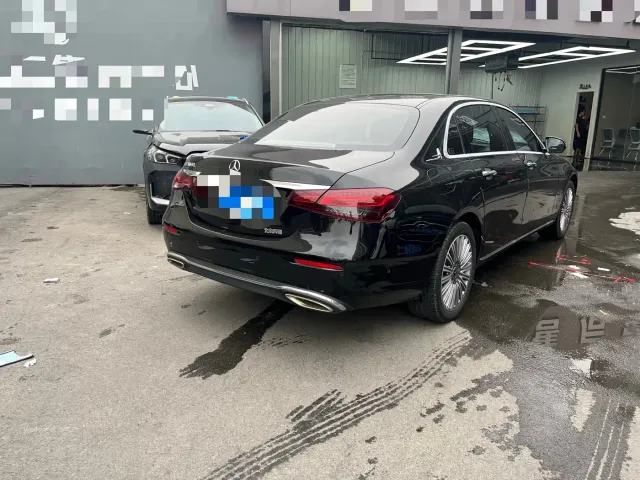 Mercedes-Benz E-Class — Фото автомобиля 9