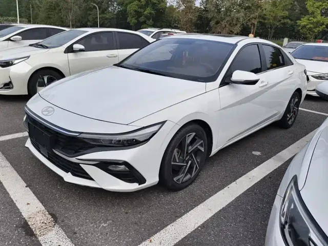Фотография автомобиля — Hyundai Elantra