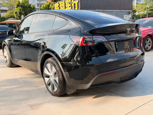 Tesla Model Y — Фото автомобиля 5