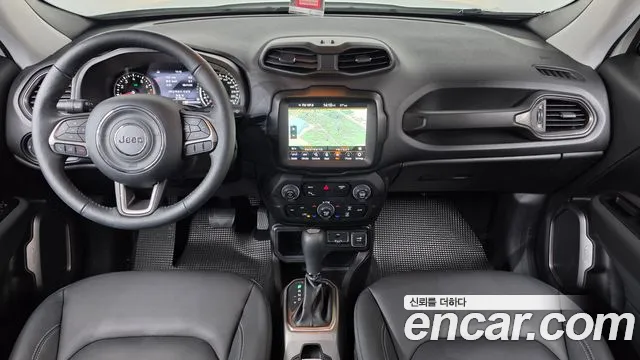 Jeep Renegade — Фото автомобиля 10