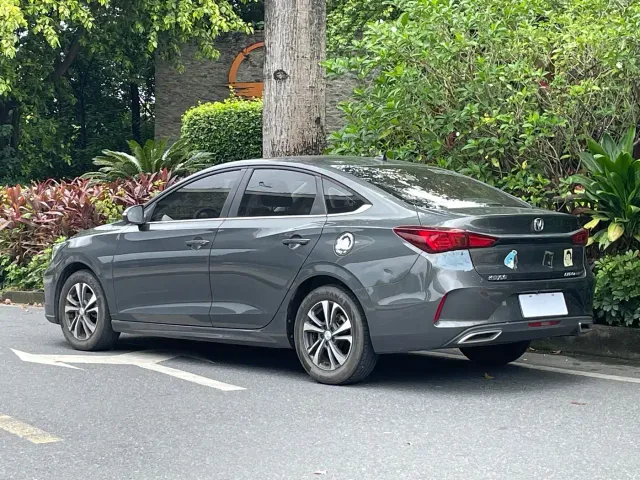 Changan Eado — Фото автомобиля 3