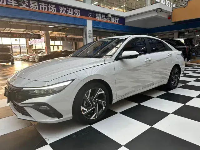 Hyundai Elantra — Фото автомобиля 3