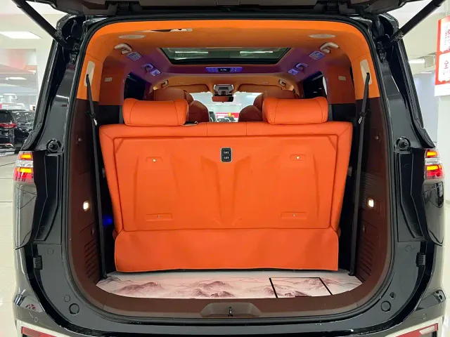 Bestune Besturn M9 — Фото автомобиля 10