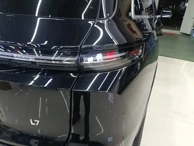 Li Auto L7 — Фото автомобиля 7