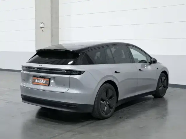 Li Auto i6 — Фото автомобиля 2