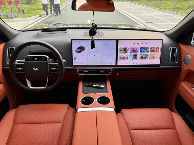 Li Auto L8 — Фото автомобиля 14