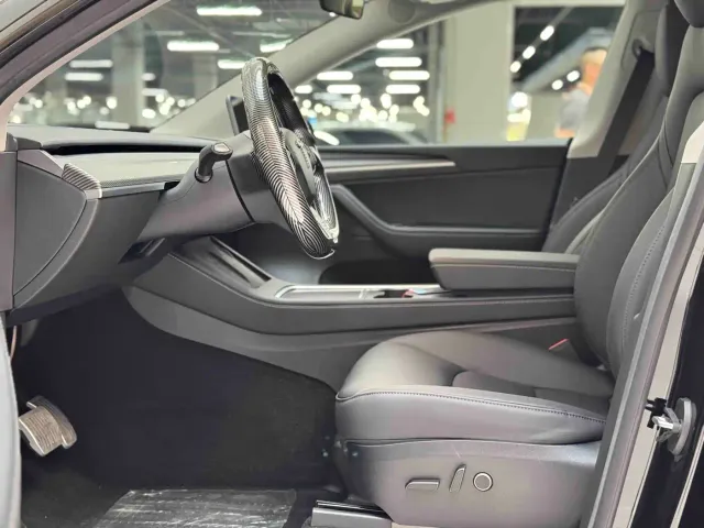 Tesla Model Y — Фото автомобиля 4