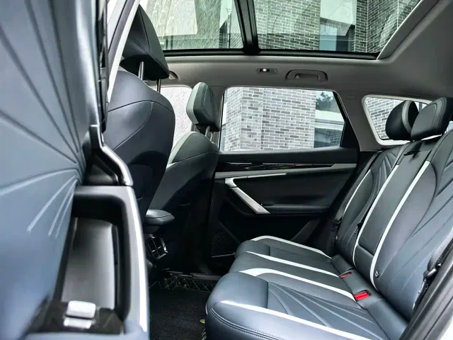 Geely Boyue L — Фото автомобиля 23