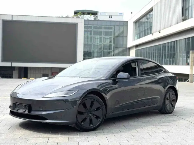 Фотография автомобиля — Tesla Model 3