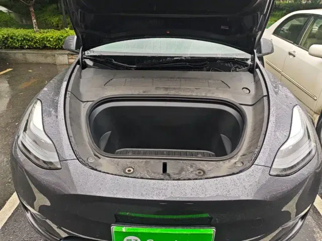 Tesla Model Y — Фото автомобиля 19