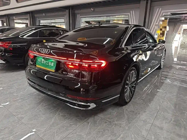 Audi A8 — Фото автомобиля 6