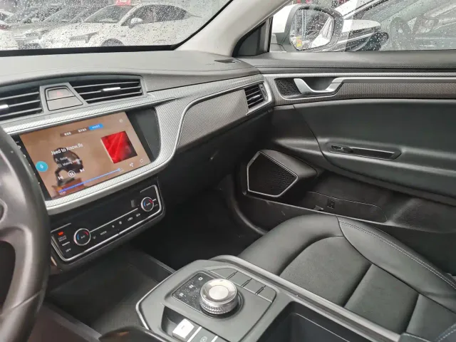 Geely Emgrand — Фото автомобиля 6
