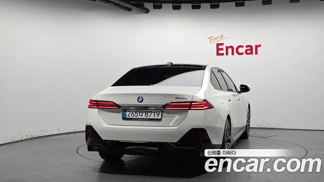 BMW 5-Series 5 серия (G60) 523d M Sport — Фото автомобиля 4