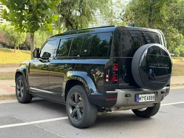 Land Rover Defender — Фото автомобиля 8