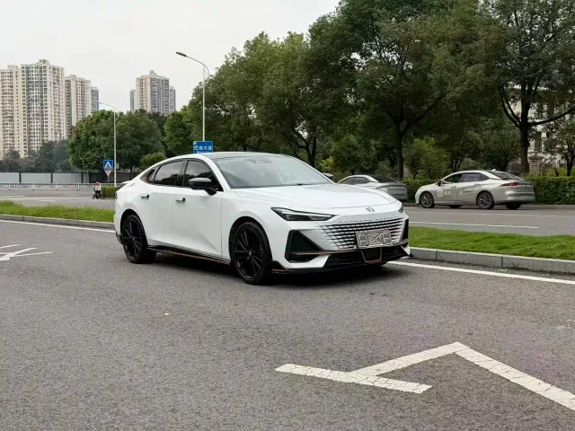 Changan UNI-V — Фото автомобиля 3