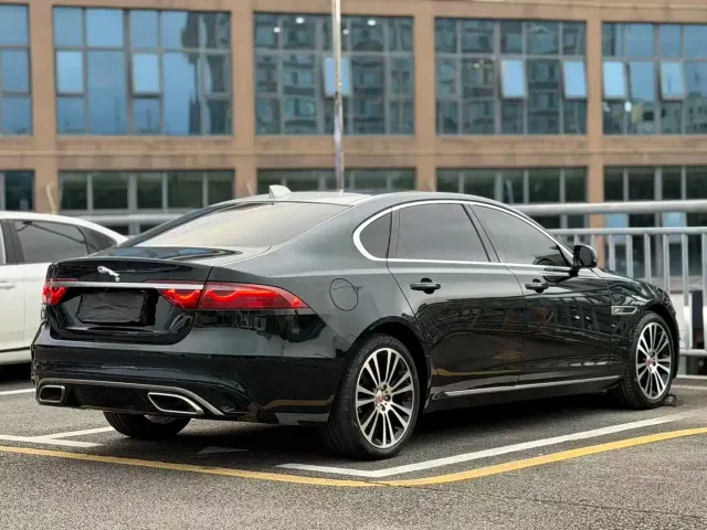 Jaguar XFL — Фото автомобиля 7