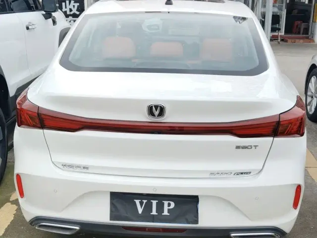 Changan Eado — Фото автомобиля 10