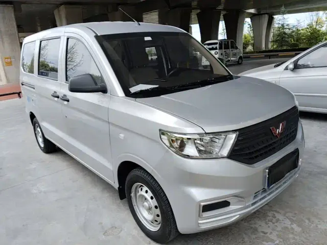 Wuling Hongguang V — Фото автомобиля 3