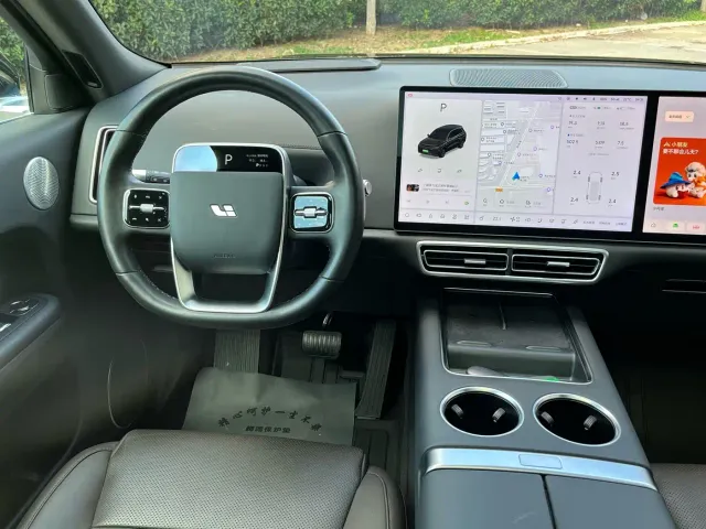 Li Auto L8 — Фото автомобиля 10