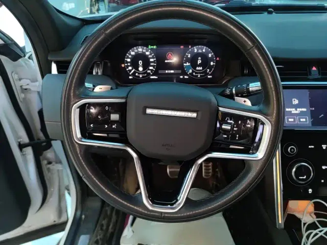 Land Rover Discovery Sport — Фото автомобиля 10