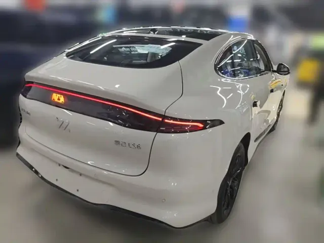 IM Motors LS6 — Фото автомобиля 9