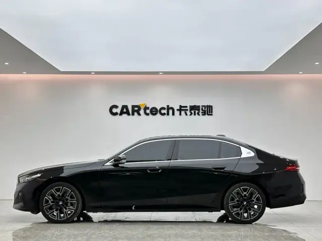 BMW 5 Series — Фото автомобиля 2