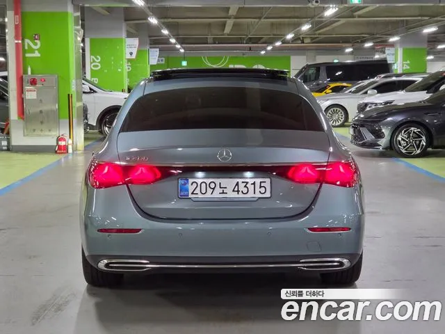 Mercedes-Benz E-Class — Фото автомобиля 5