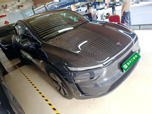 Tesla Model Y — Фото автомобиля 3