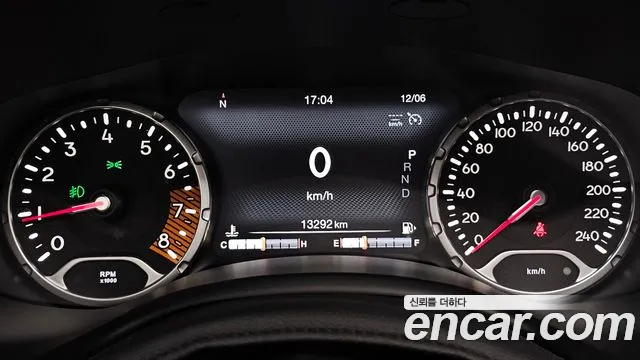 Jeep Renegade — Фото автомобиля 7