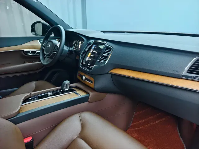 Volvo XC90 — Фото автомобиля 14