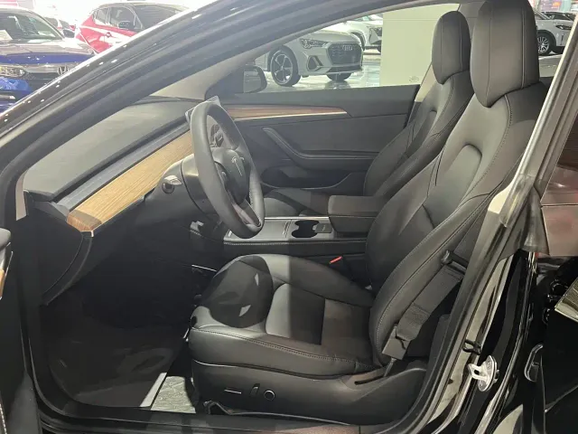 Tesla Model 3 — Фото автомобиля 7