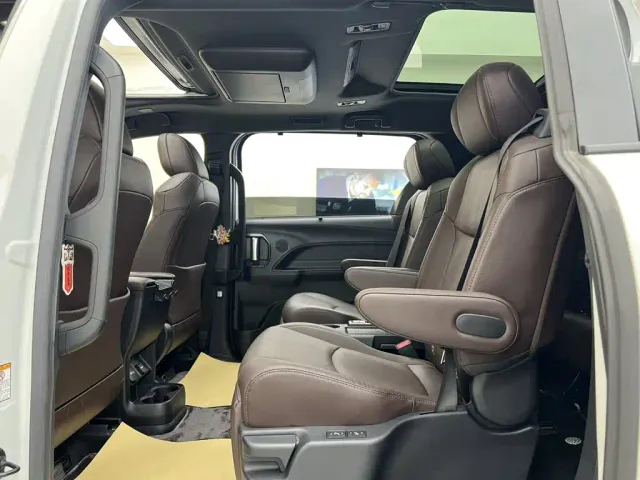 Toyota Sienna — Фото автомобиля 22