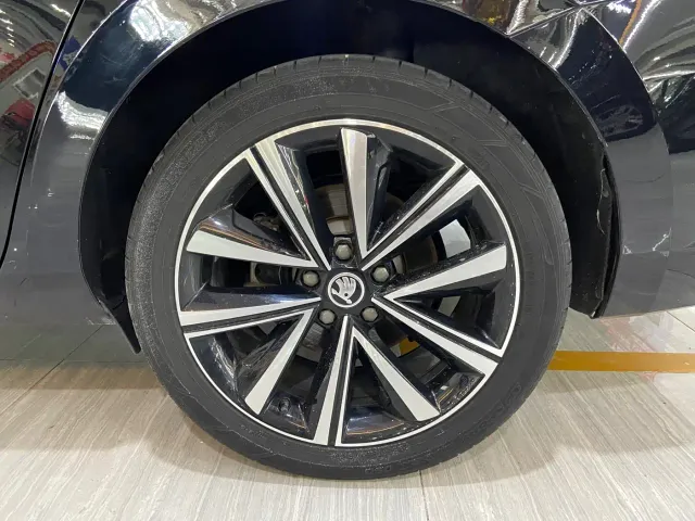 Skoda Superb — Фото автомобиля 10