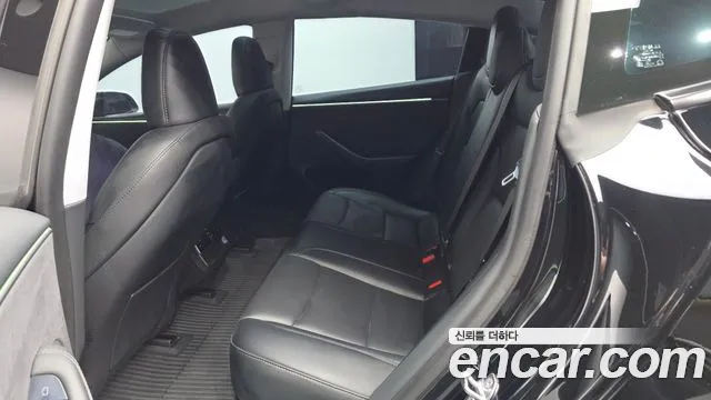 Tesla Model 3 — Фото автомобиля 16