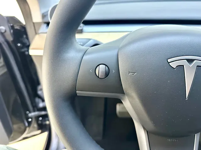 Tesla Model Y — Фото автомобиля 15