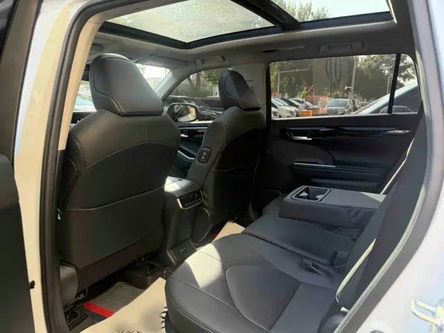 Toyota Highlander — Фото автомобиля 13