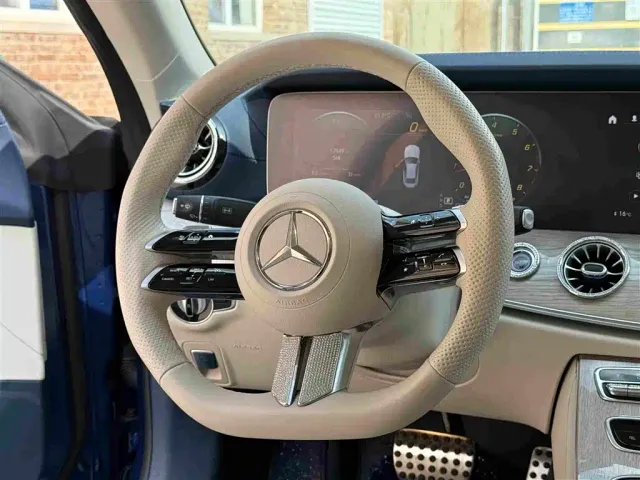 Mercedes-Benz E-Class — Фото автомобиля 5