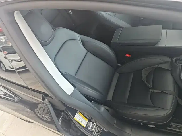 Tesla Model 3 — Фото автомобиля 24