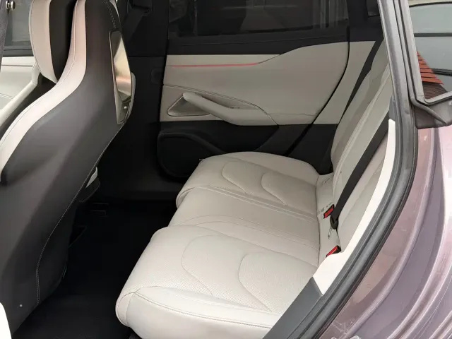 Xiaomi SU7 — Фото автомобиля 9