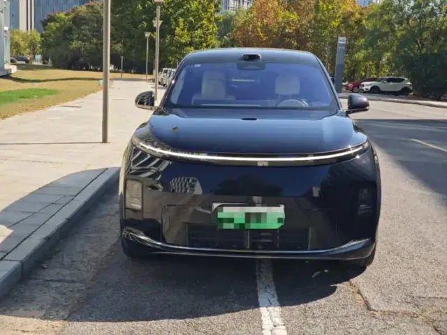 Li Auto L9 — Фото автомобиля 2