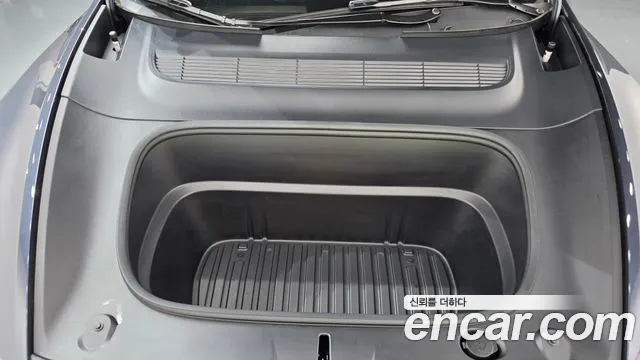 Tesla Model Y — Фото автомобиля 6
