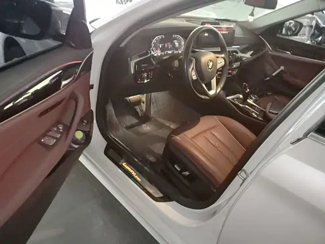 BMW 5 Series — Фото автомобиля 15