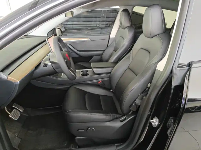 Tesla Model Y — Фото автомобиля 14
