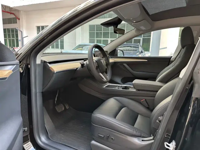 Tesla Model Y — Фото автомобиля 7
