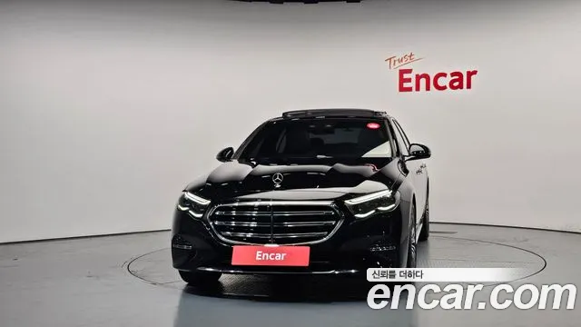 Mercedes-Benz E-Class — Фото автомобиля 3