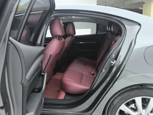 Mazda Axela — Фото автомобиля 11