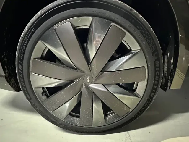 Li Auto L9 — Фото автомобиля 6